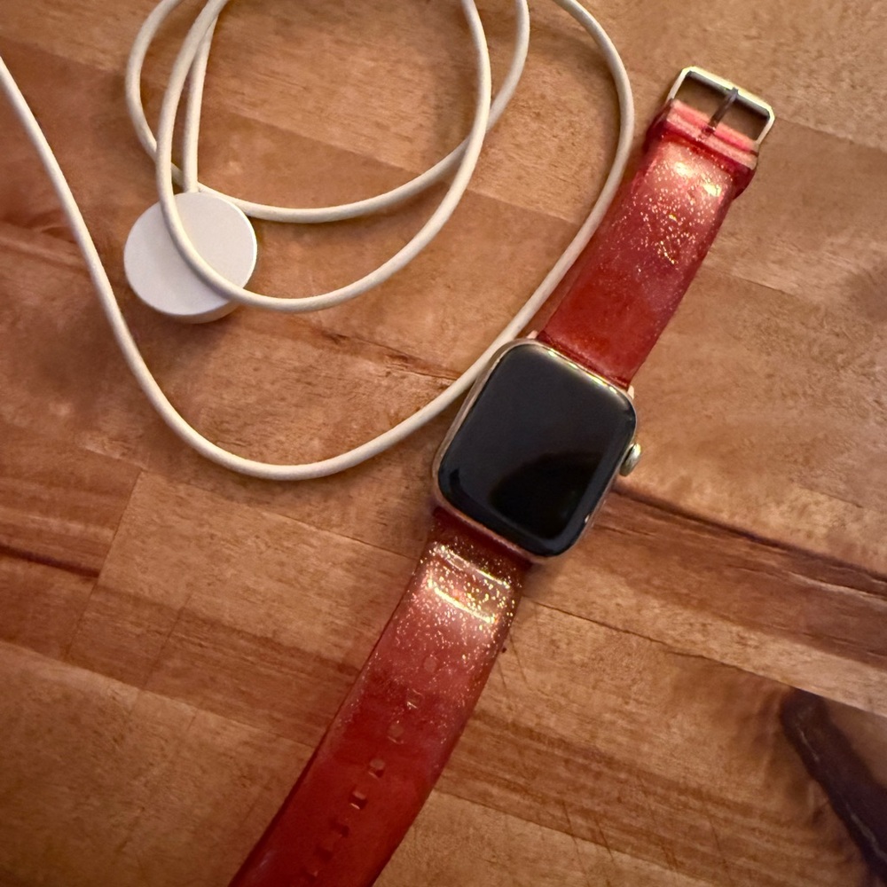 Apple Smartwatch Red Silver Sleek Design stainless steel series 7 41mm gps lte